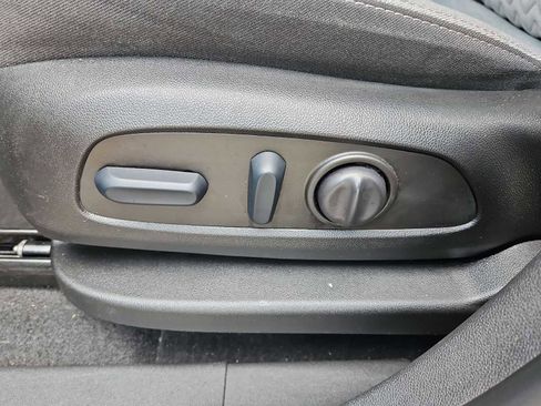 Certified 2023 Chevrolet Equinox LS w/ LS Convenience Package FWD image 18
