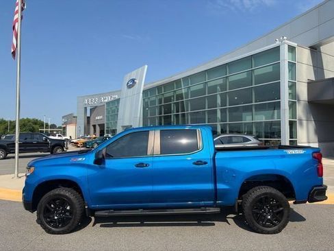 Used 2024 Chevrolet Silverado 1500 LT Trail Boss w/ Convenience Package II AWD/4WD image 2