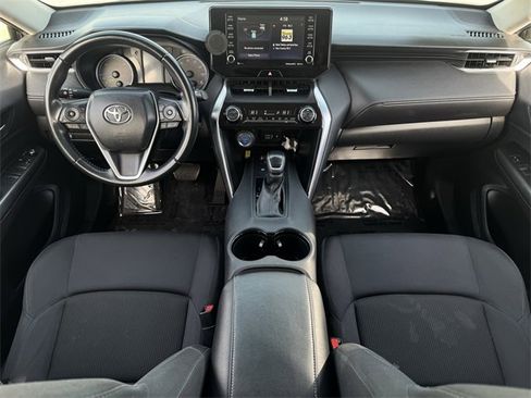 Used 2022 Toyota Venza LE image 10