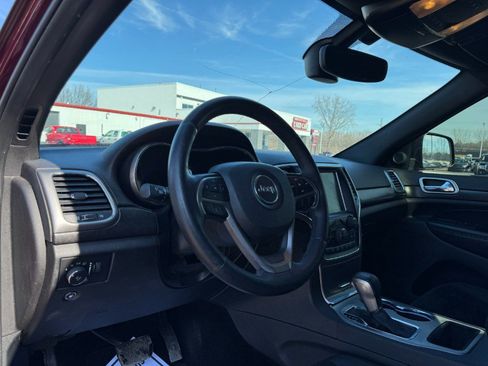 Used 2017 Jeep Grand Cherokee Altitude image 14