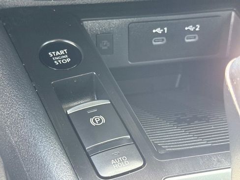 Certified 2025 Nissan Kicks SV FWD image 23