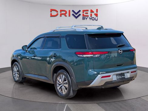 Used 2022 Nissan Pathfinder SL w/ SL Black Package image 3