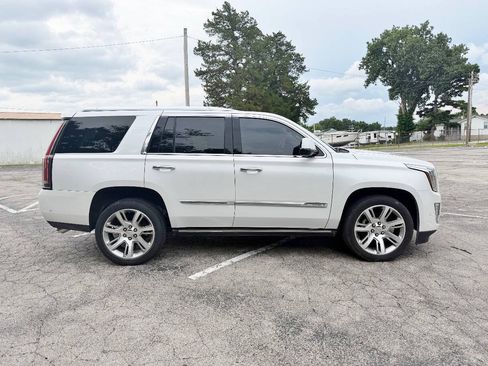 Used 2017 Cadillac Escalade Premium Luxury AWD/4WD image 4