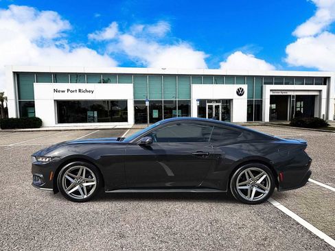 Used 2024 Ford Mustang Premium image 5