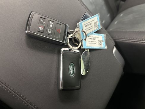 Used 2021 Land Rover Defender 110 X-Dynamic SE AWD/4WD image 27