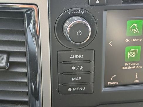 Used 2019 Nissan Titan SV w/ SV Convenience Package AWD/4WD image 21