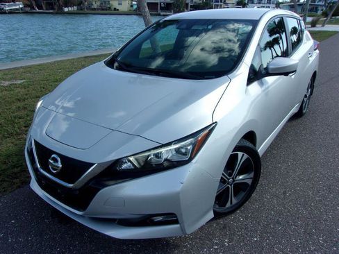 Used 2020 Nissan Leaf SV w/ SV Technology Package FWD image 7