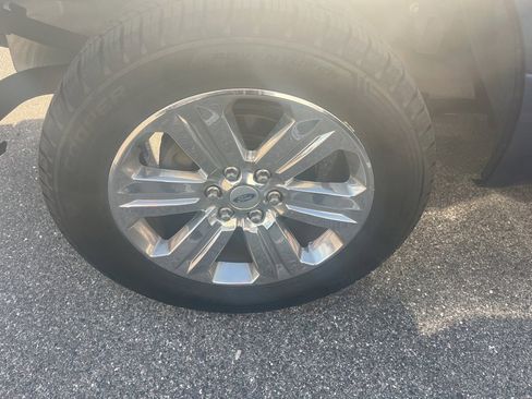 Used 2018 Ford F150 XLT w/ Equipment Group 302A Luxury image 8