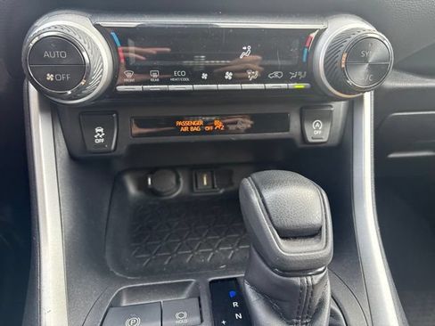 Used 2021 Toyota RAV4 XLE FWD image 12