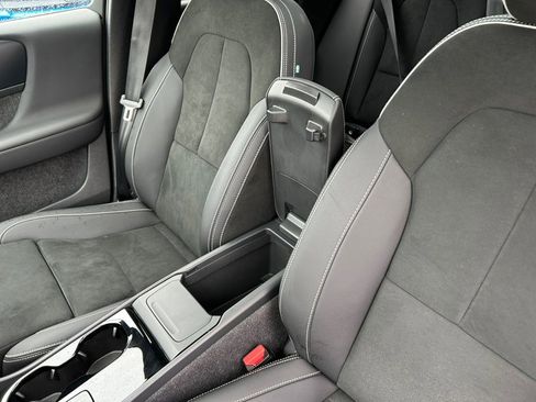 Used 2023 Volvo XC40 Recharge Plus image 26