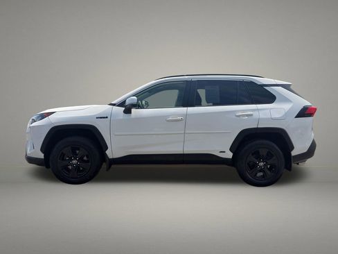 Used 2020 Toyota RAV4 LE AWD/4WD image 2