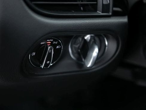 Certified 2025 Porsche Macan image 24