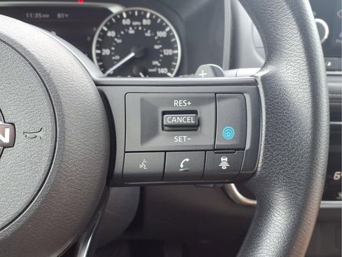 Used 2024 Nissan Rogue SV FWD image 13