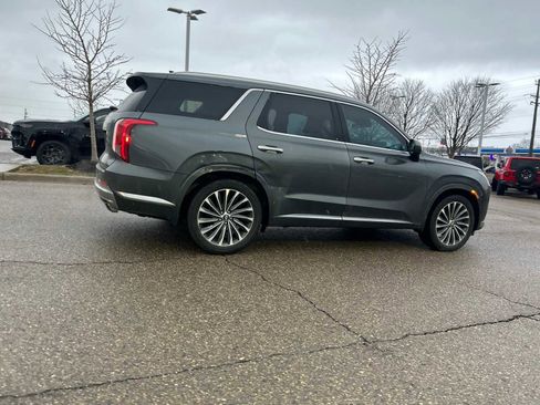 Used 2023 Hyundai Palisade Calligraphy image 13