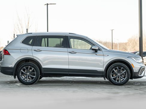 Used 2023 Volkswagen Tiguan SE image 3
