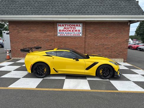Used 2019 Chevrolet Corvette ZR1 RWD image 2