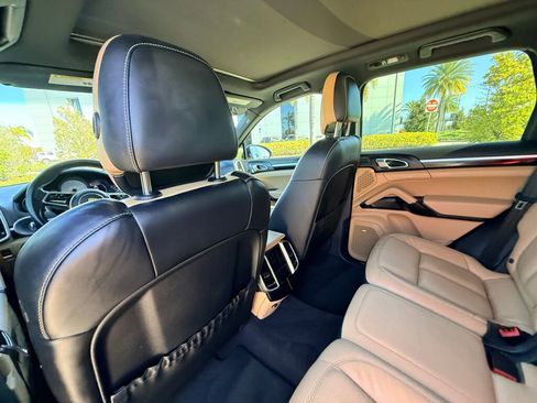 Used 2016 Porsche Cayenne S image 19