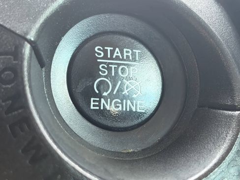 Used 2019 Jeep Renegade Latitude w/ Popular Equipment Group image 25