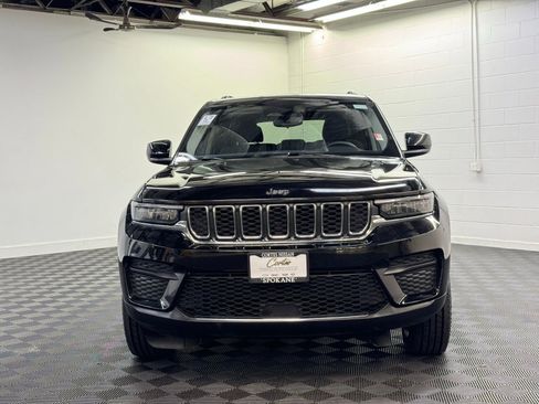 Used 2023 Jeep Grand Cherokee Laredo image 5