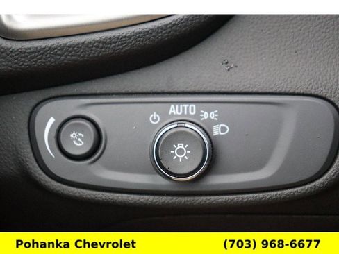 Used 2022 Chevrolet Trax LT w/ LT Convenience Package image 14