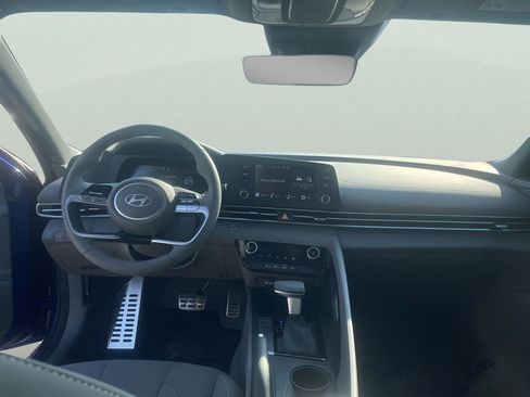 Used 2025 Hyundai Elantra Sport image 19