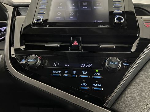 Used 2022 Toyota Camry SE image 28