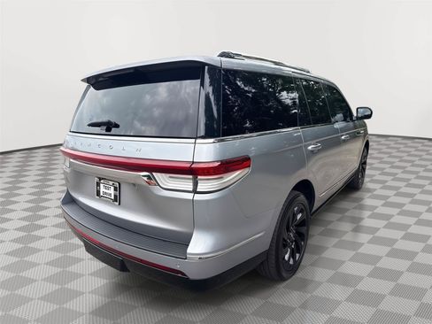Used 2023 Lincoln Navigator Reserve AWD/4WD image 6