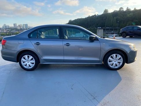 Used 2011 Volkswagen Jetta Sedan FWD image 2