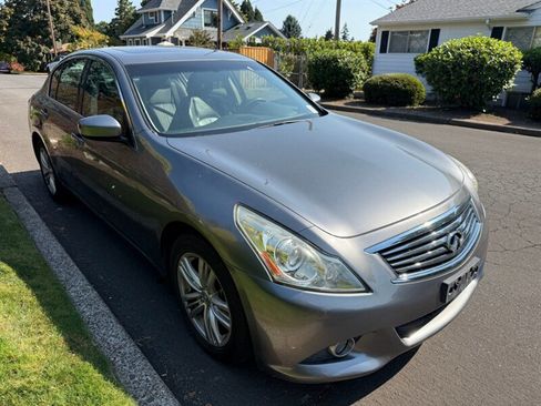 Used 2013 INFINITI G37 x w/ Premium Pkg image 6