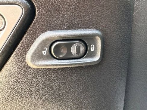 Used 2015 Jeep Wrangler Unlimited Sahara w/ Connectivity Group AWD/4WD image 31