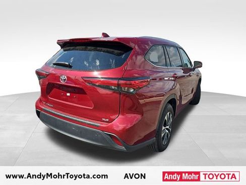 Used 2023 Toyota Highlander XLE FWD image 7