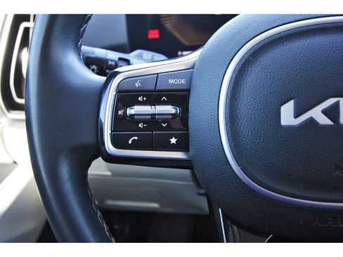 Used 2024 Kia Sorento EX image 18