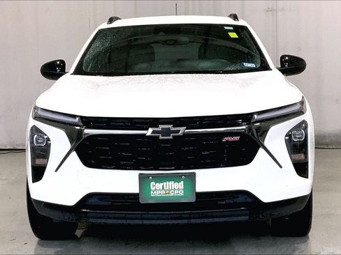 Used 2024 Chevrolet Trax RS w/ Driver Confidence Package FWD image 3