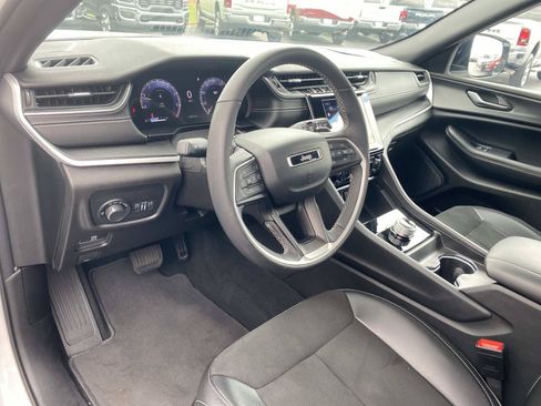 Used 2024 Jeep Grand Cherokee Altitude AWD/4WD image 26