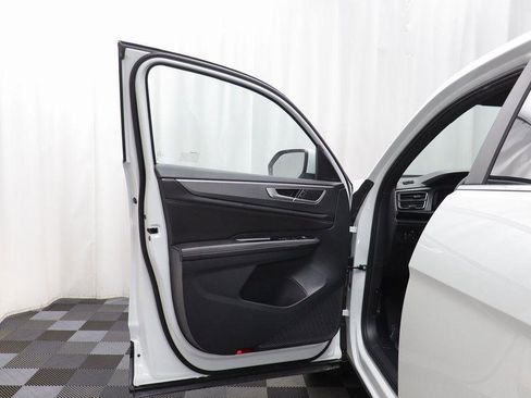 Used 2025 Volkswagen Atlas Cross Sport SE image 4