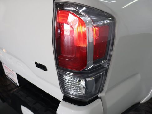 Used 2019 Toyota Tacoma TRD Sport AWD/4WD image 28