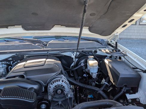 Used 2014 Chevrolet Suburban LTZ image 27