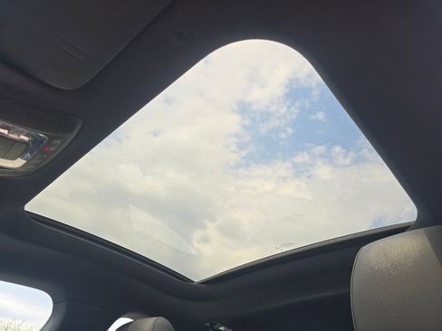 Used 2021 Mercedes-Benz CLA 250 4MATIC image 3