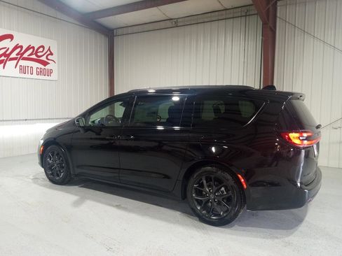 New 2026 Chrysler Pacifica Limited w/ S Appearance Package FWD image 3