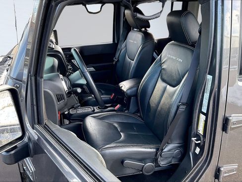 Used 2016 Jeep Wrangler Unlimited Rubicon image 25