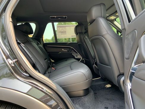 New 2025 Land Rover Range Rover SE image 17