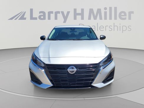 Used 2024 Nissan Altima 2.5 SV FWD image 3