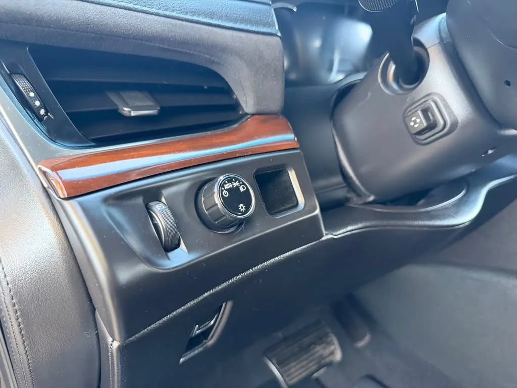 Used 2018 Cadillac Escalade Premium Luxury RWD image 11