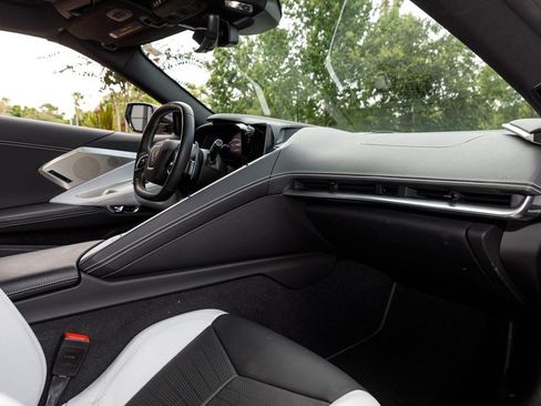 Used 2021 Chevrolet Corvette Stingray Preferred Cpe w/ Z51 Performance Package RWD image 17