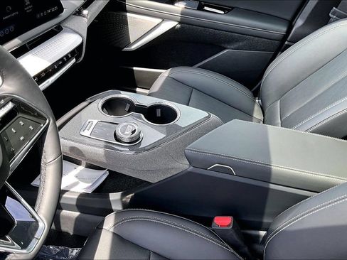 Certified 2025 Cadillac Optiq Luxury 2 w/ LPO, Floor Liner Package AWD/4WD image 18