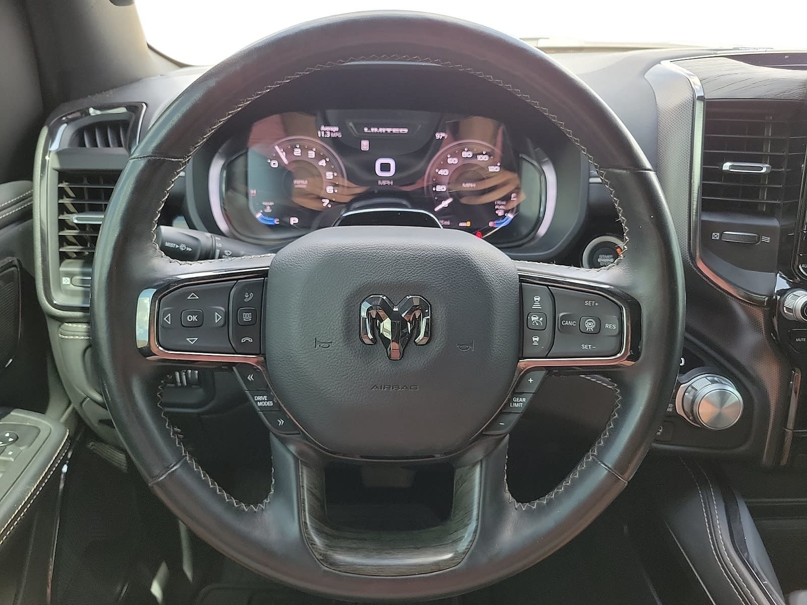 Used 2025 RAM 1500 Limited AWD/4WD image 19