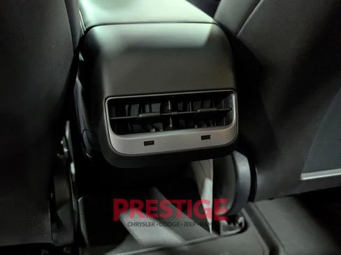 Used 2020 Tesla Model 3 Performance image 28