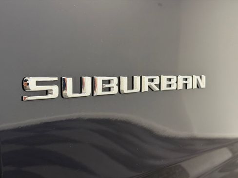 Used 2024 Chevrolet Suburban LT AWD/4WD image 15