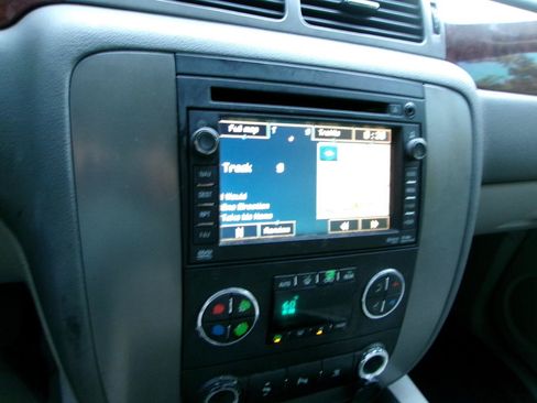 Used 2011 GMC Yukon SLT AWD/4WD image 3