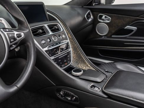 Used 2019 Aston Martin DB11 Volante image 82